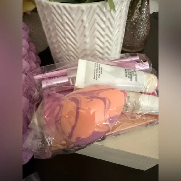 🆕🪷 ULTA LIMITED EDITION 9 PIECE BEAUTY GIFT SET WITH MAKE-UP BAG. BRAND NEW. - Picture 13 of 14